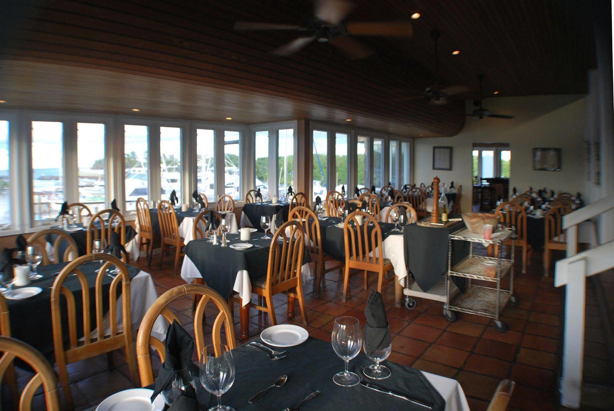 Tamarind Reef Resort Spa & Marina Кристианстед Екстериор снимка