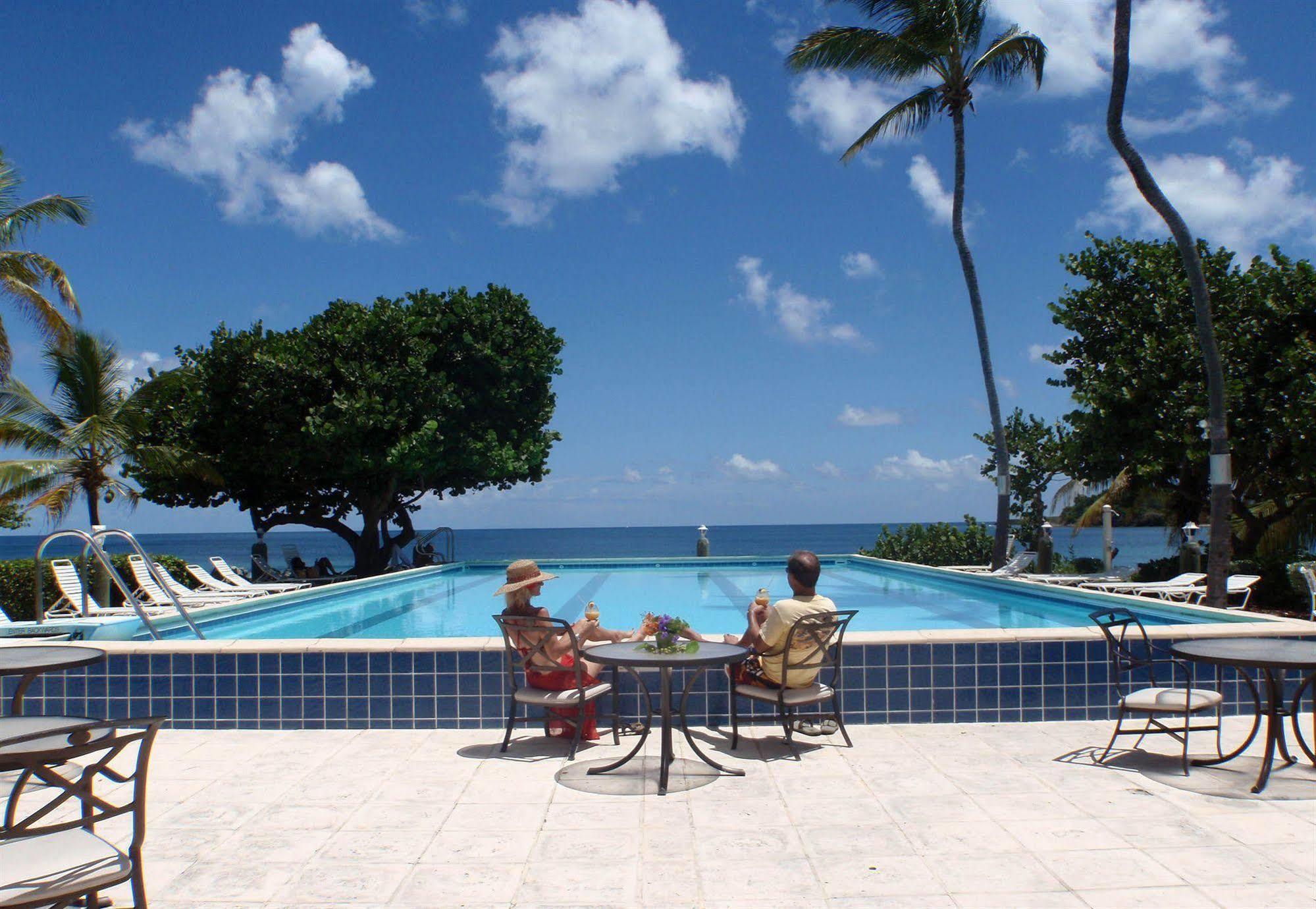Tamarind Reef Resort Spa & Marina Кристианстед Екстериор снимка